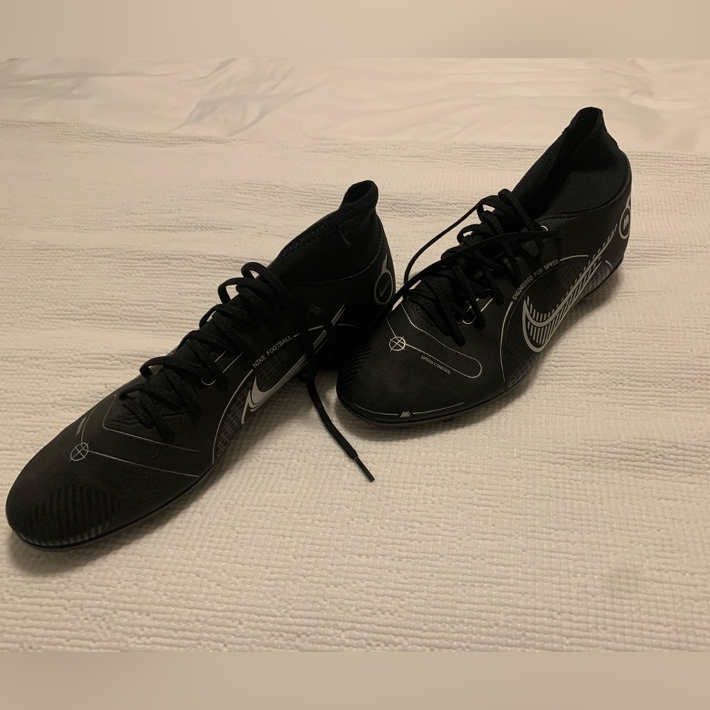 Black Nike soccer cleats size 9.5
